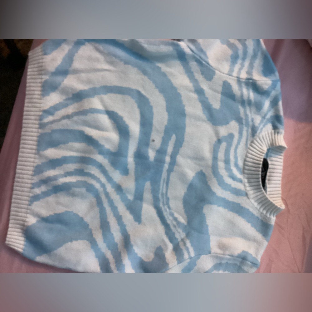 bundle of 2 sweaters :)